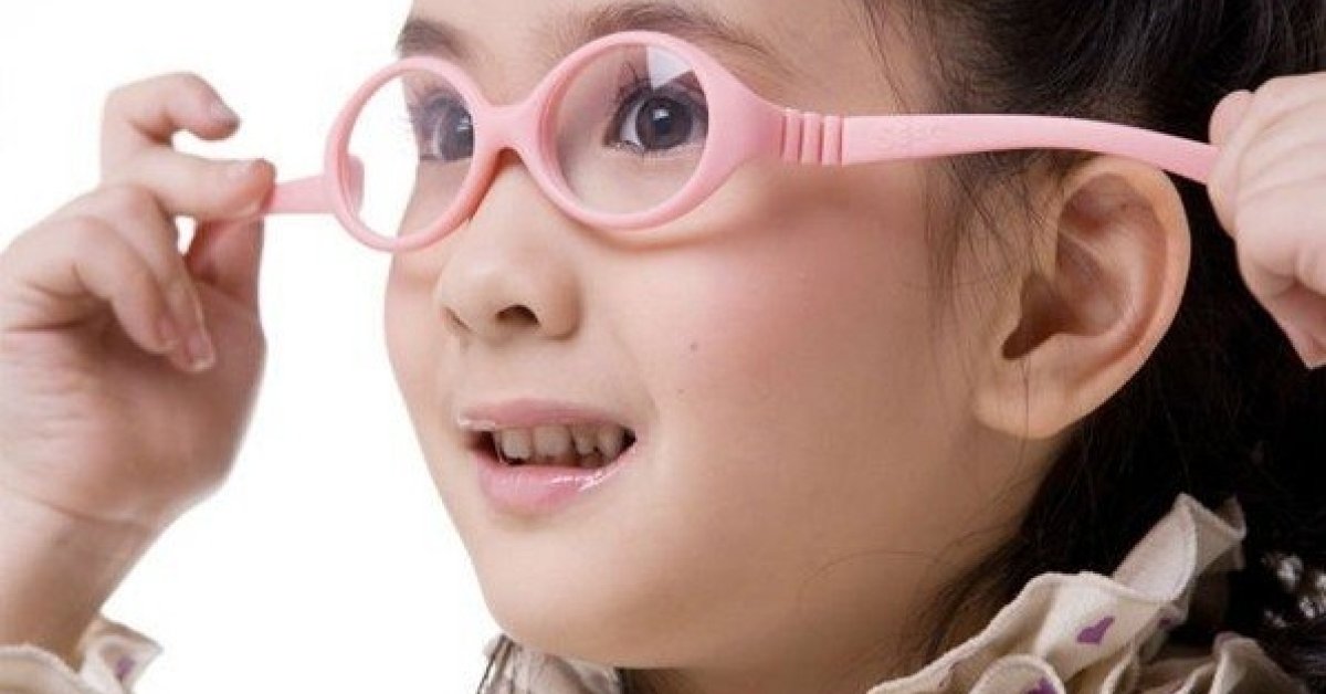 Gyerekszemüveg - HOYA lencse és strapabíró keret