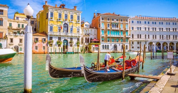 Kirándulj a lagúnák városában: buszos utazás Velencébe