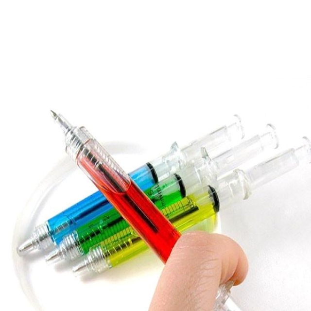 4 db különböző színű injekció formájú golyóstoll 